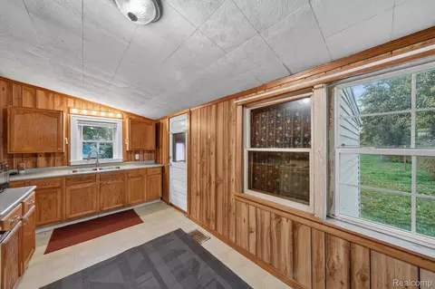 Entry Way - 1116 E 8th St, Monroe, MI 48161 photo 2 of 4