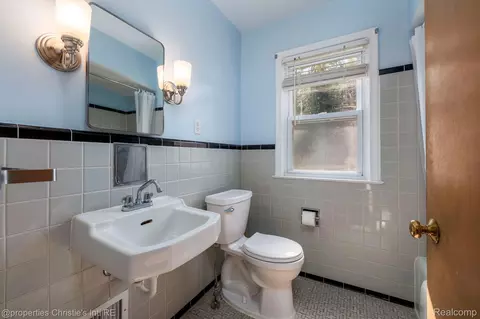 Bath - 16320 Aurora Ave, Eastpointe, MI 48021 photo 1 of 2