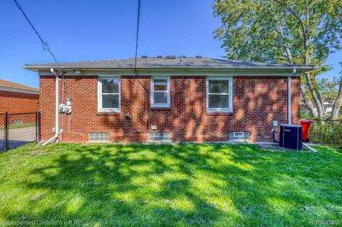 Exterior - 16320 Aurora Ave, Eastpointe, MI 48021 photo 2 of 3