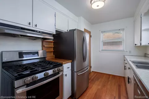 Kitchen - 16320 Aurora Ave, Eastpointe, MI 48021 photo 1 of 3