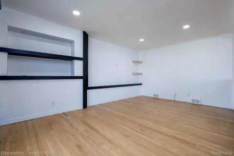 Living - 16320 Aurora Ave, Eastpointe, MI 48021 photo 1 of 4
