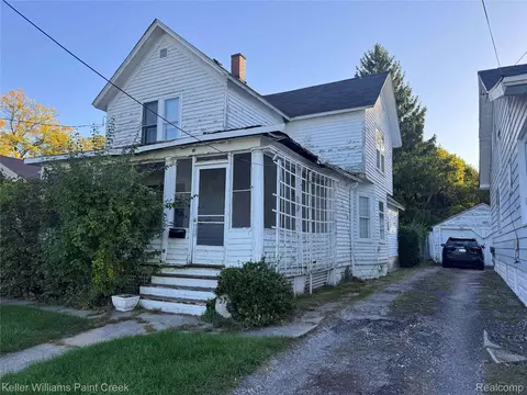 27 Mariva St, Pontiac, MI 48342