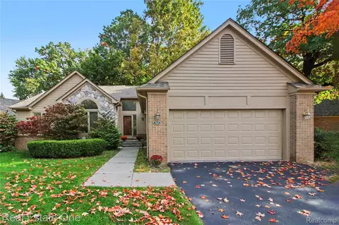 5023 Pheasant Cv #WEST, West Bloomfield, MI 48323