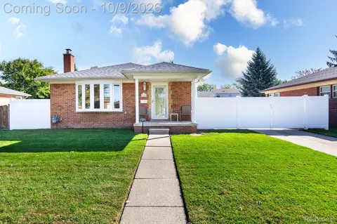 655 5th St, Wyandotte, MI 48192