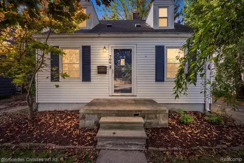 706 E 12 Mile Rd, Royal Oak, MI 48073