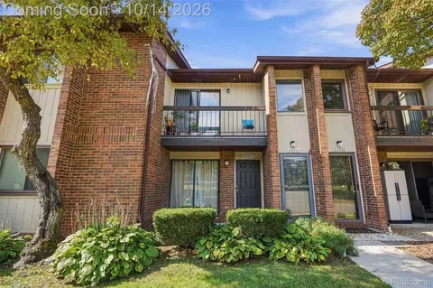33537 Pondview Cir 19 Apt Cir #126, Livonia, MI 48152