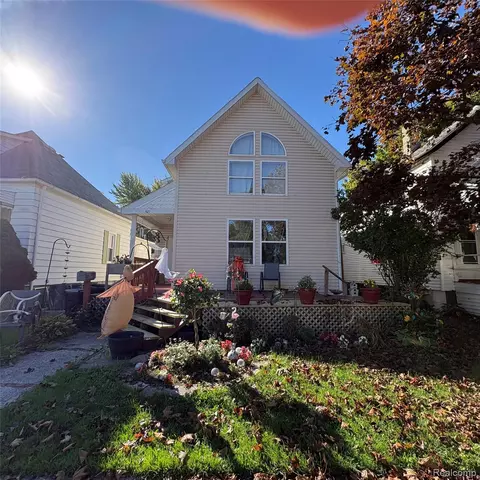 421 Brown St, Marine City, MI 48039