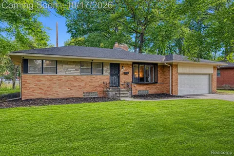 19406 Greenwald Dr, Southfield, MI 48075
