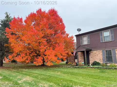 7753 Pontiac Lake Rd, Waterford, MI 48327