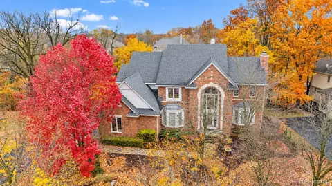 6775 Carlyle Xing, West Bloomfield, MI 48322