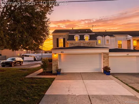 43 Canterbury Trail Dr, Rochester Hills, MI 48309