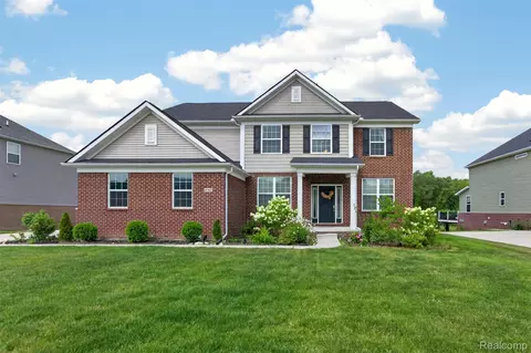 4160 Walcott Dr, Orion, MI 48359