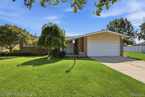 11114 Greendale Dr, Sterling Heights, MI 48312