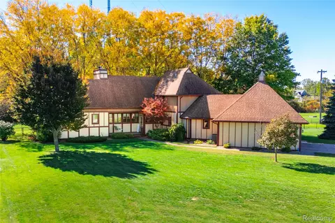 37275 Elizabeth Ln, Huron, MI 48164
