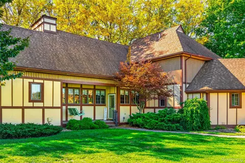 37275 Elizabeth Ln, Huron, MI 48164