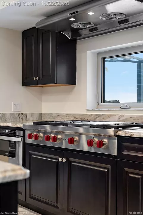 Kitchen - 34376 Jefferson Ave, Harrison, MI 48045 photo 4 of 7