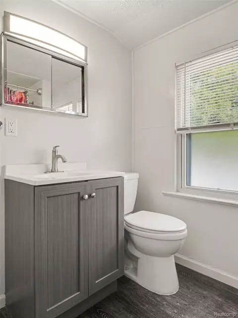 Bath - 2840 Miller Rd, Flint, MI 48503 photo 7 of 7