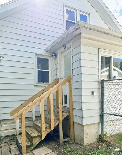 Exterior - 2840 Miller Rd, Flint, MI 48503 photo 7 of 10