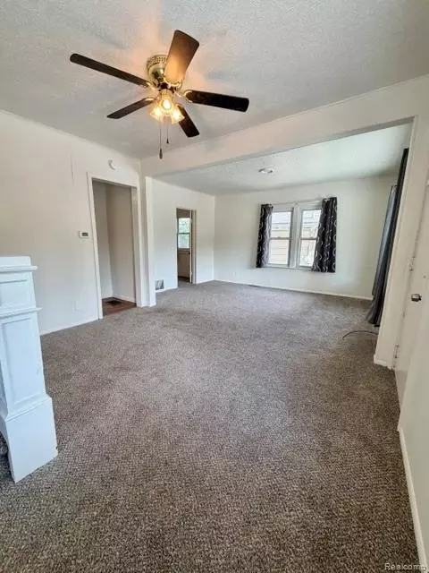Living - 2840 Miller Rd, Flint, MI 48503 photo 4 of 6