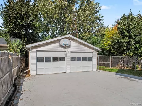 Exterior - 2840 Miller Rd, Flint, MI 48503 photo 3 of 10