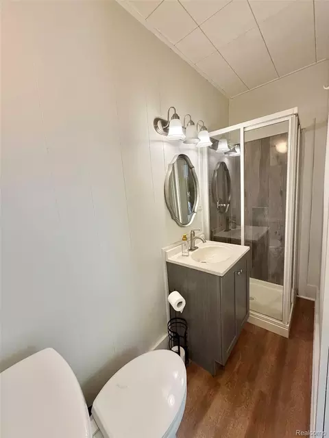 Bath - 2840 Miller Rd, Flint, MI 48503 photo 1 of 7