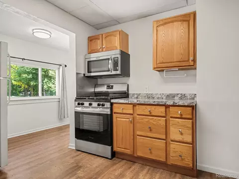 Kitchen - 2840 Miller Rd, Flint, MI 48503 photo 4 of 5