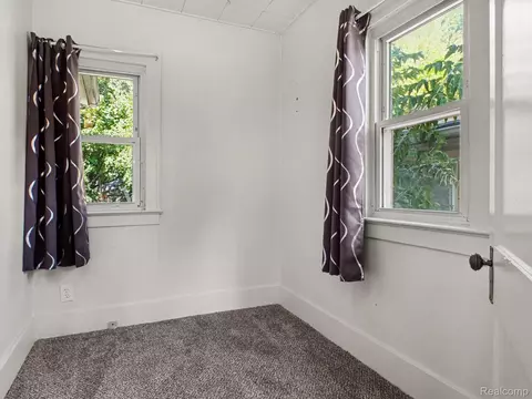 Bedroom - 2840 Miller Rd, Flint, MI 48503 photo 2 of 10