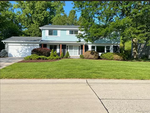29621 Fernhill Dr, Farmington, MI 48334