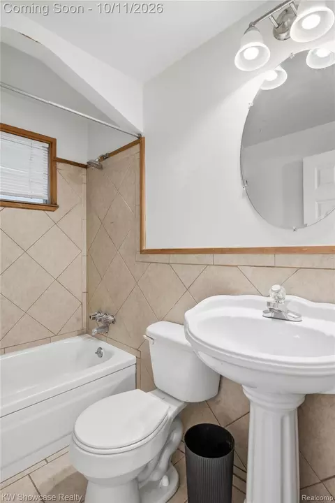 Bath - 15574 Brandt St, Romulus, MI 48174 photo 2 of 4