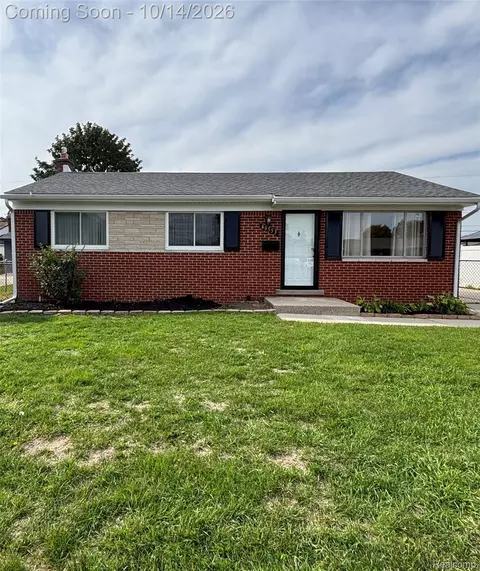 40553 Pickett Ridge Rd, Sterling Heights, MI 48313
