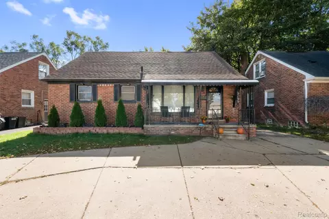 13135 W Eleven Mile Rd, Huntington Woods, MI 48070