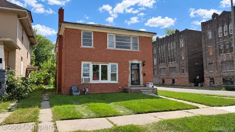 247 W Savannah St, Highland Park, MI 48203