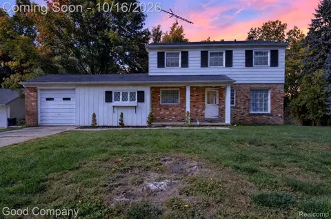 3071 Old Orchard Dr, Waterford, MI 48328