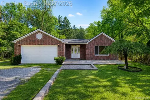 25348 Orchard Lake Rd, Farmington Hills, MI 48336