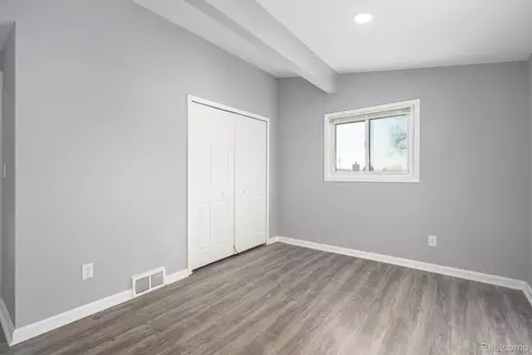 Bedroom - 18327 E 13 Mile Rd, Fraser, MI 48026 photo 8 of 10