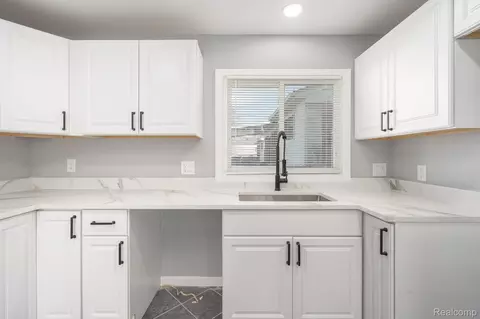 Kitchen - 18327 E 13 Mile Rd, Fraser, MI 48026 photo 5 of 5