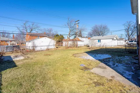 Exterior - 18327 E 13 Mile Rd, Fraser, MI 48026 photo 2 of 4