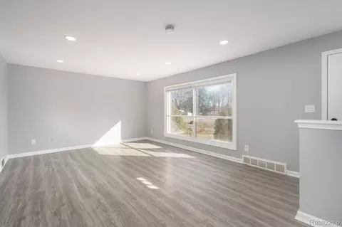 Living - 18327 E 13 Mile Rd, Fraser, MI 48026 photo 5 of 7