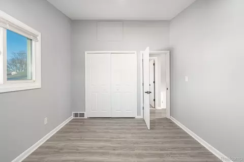 Bedroom - 18327 E 13 Mile Rd, Fraser, MI 48026 photo 6 of 10