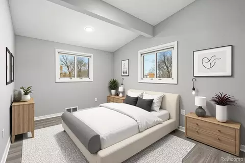 Bedroom - 18327 E 13 Mile Rd, Fraser, MI 48026 photo 4 of 10