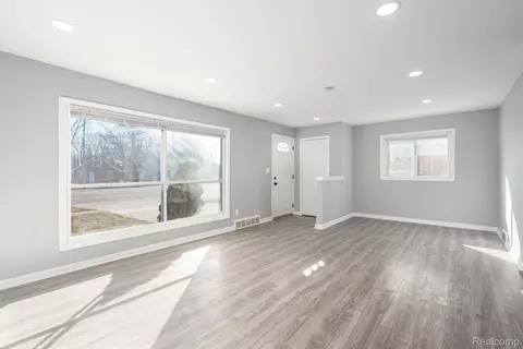 Living - 18327 E 13 Mile Rd, Fraser, MI 48026 photo 4 of 7