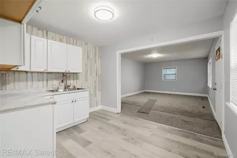 Entry Way - 2830 Plainfield Ave, Flint, MI 48506 photo 2 of 7