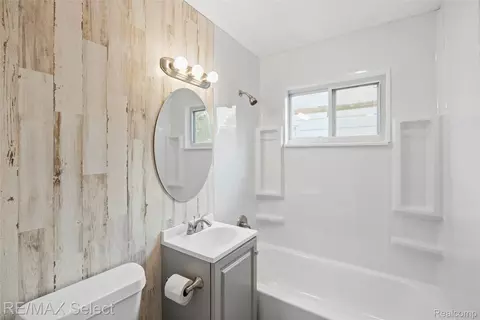 Bath - 2830 Plainfield Ave, Flint, MI 48506 photo 1 of 1