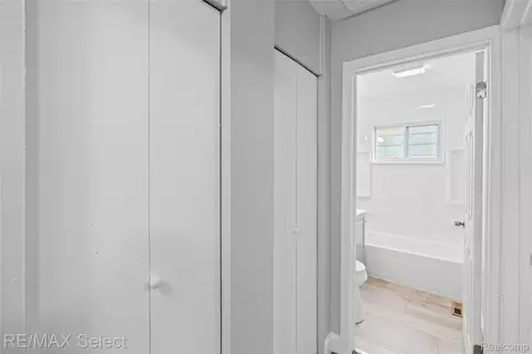 Entry Way - 2830 Plainfield Ave, Flint, MI 48506 photo 7 of 7