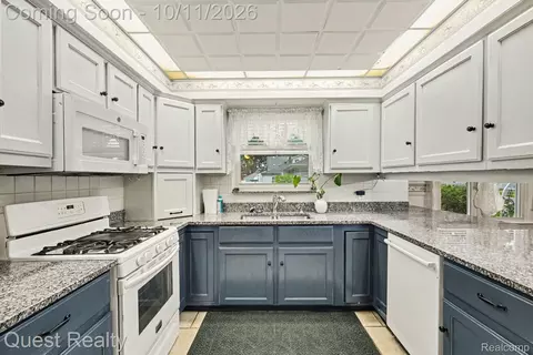 Kitchen - 499 Allen Ave, Clawson, MI 48017 photo 2 of 2