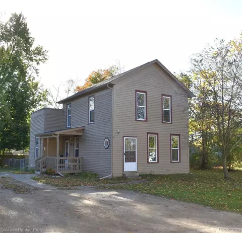 4729 1st St, Columbiaville, MI 48421