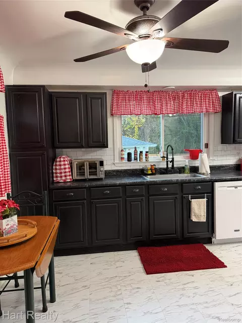 Kitchen - 539 N Silver St, Bad Axe, MI 48413 photo 1 of 3
