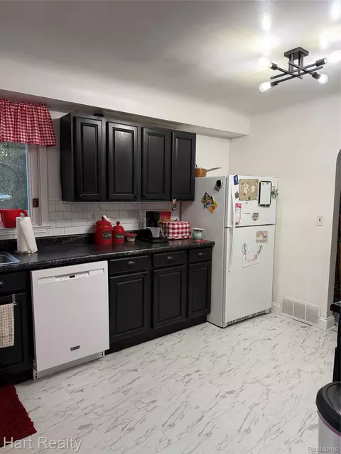 Kitchen - 539 N Silver St, Bad Axe, MI 48413 photo 2 of 3