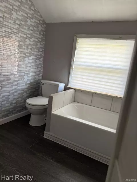 Bath - 539 N Silver St, Bad Axe, MI 48413 photo 1 of 4