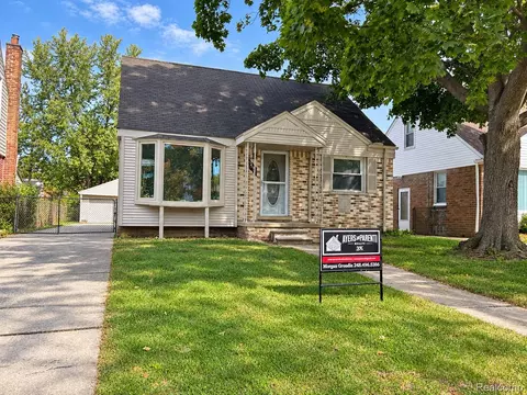 735 Fairwood St, Inkster, MI 48141